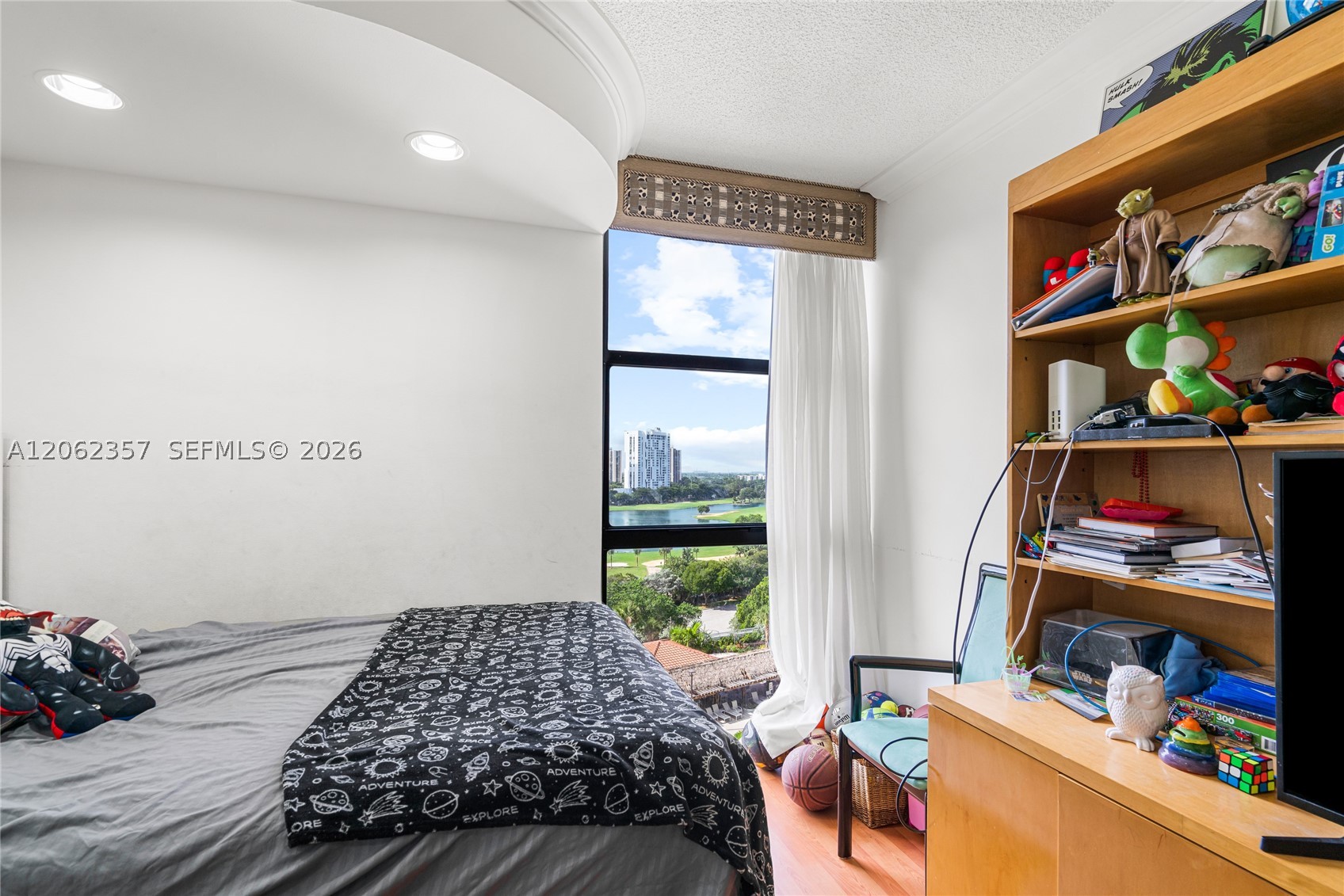 20281 E Country Club Dr #909, Aventura FL 33180