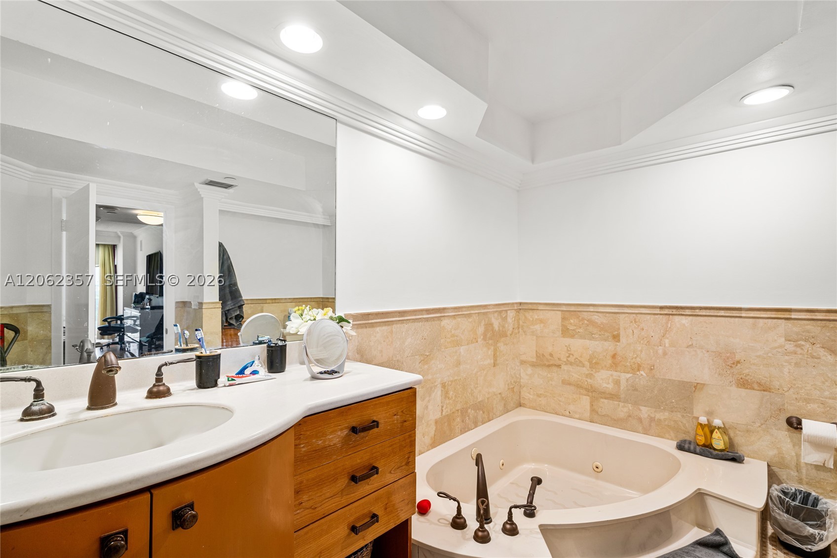 20281 E Country Club Dr #909, Aventura FL 33180