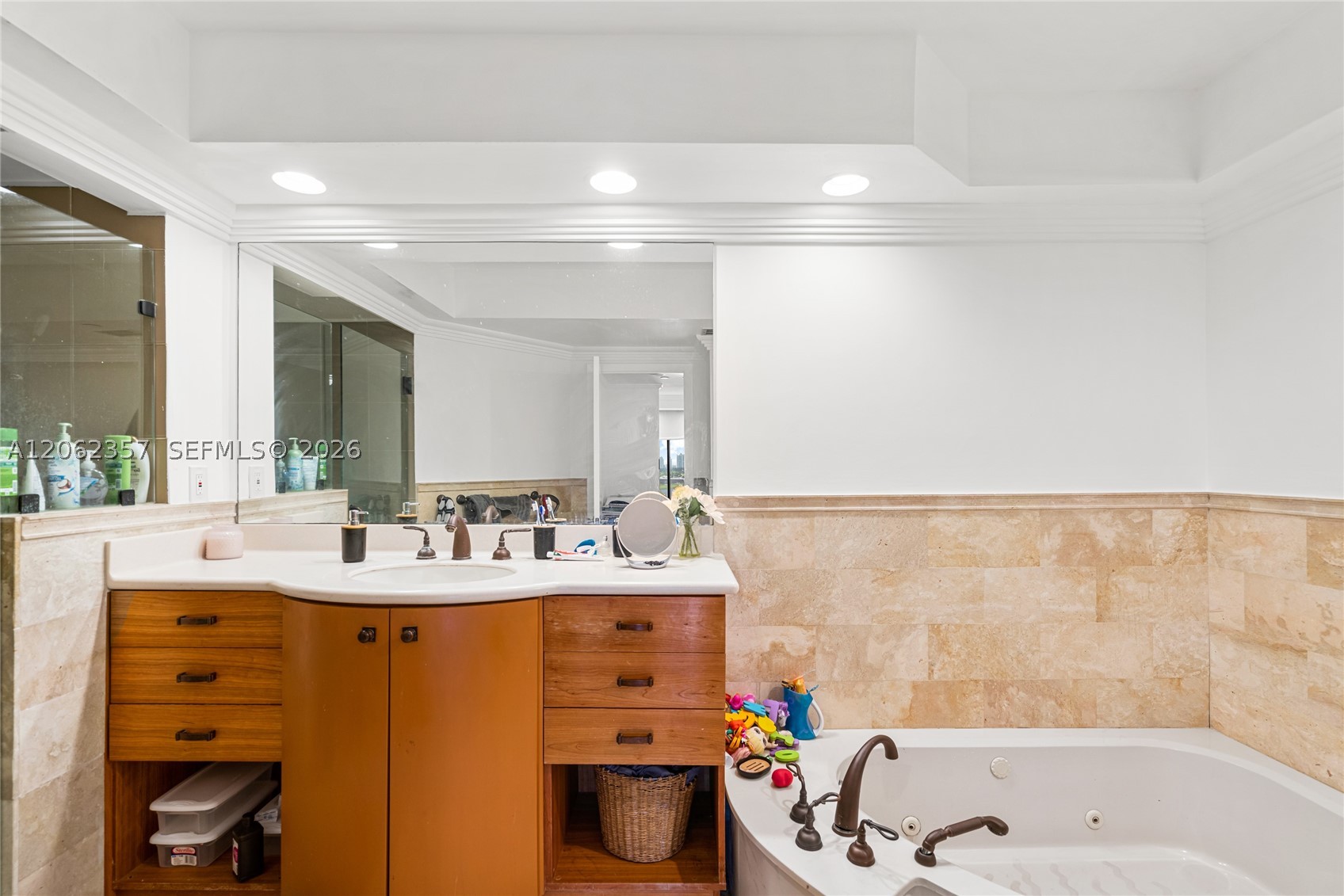 20281 E Country Club Dr #909, Aventura FL 33180