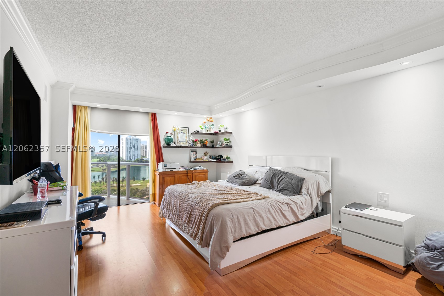 20281 E Country Club Dr #909, Aventura FL 33180