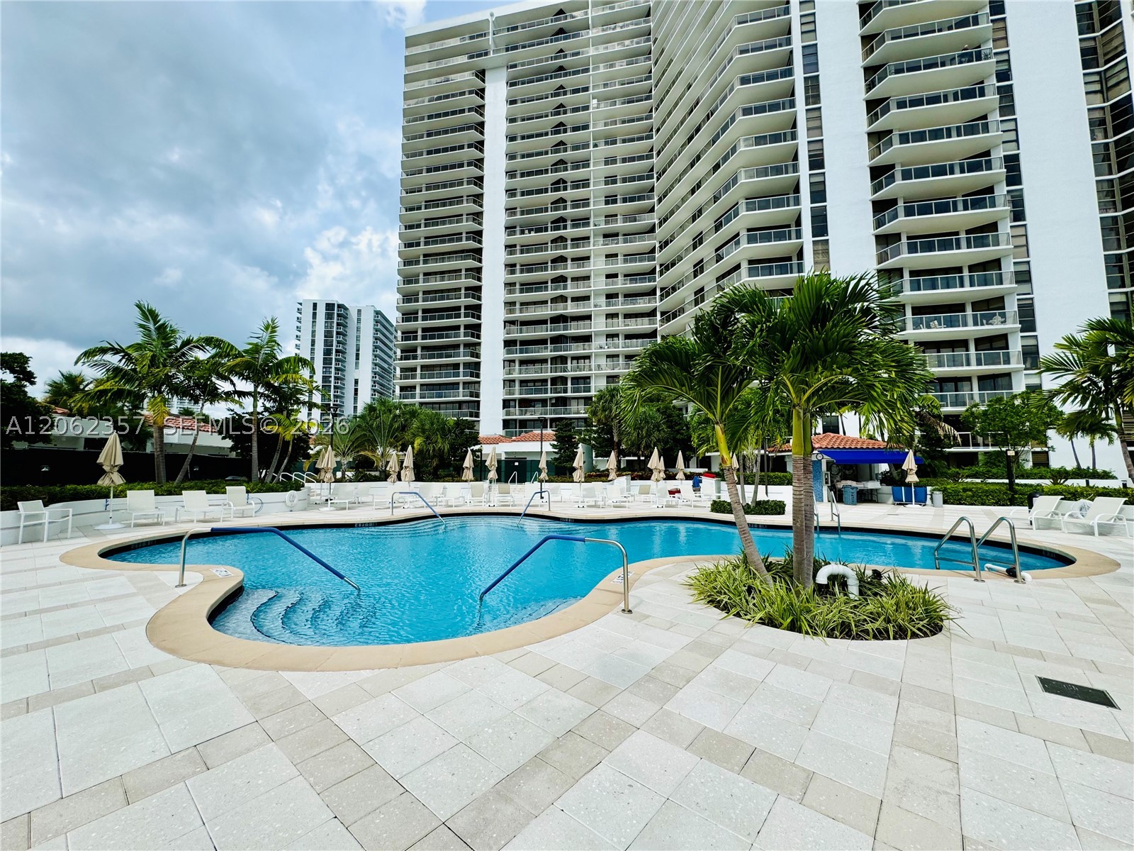 20281 E Country Club Dr #909, Aventura FL 33180