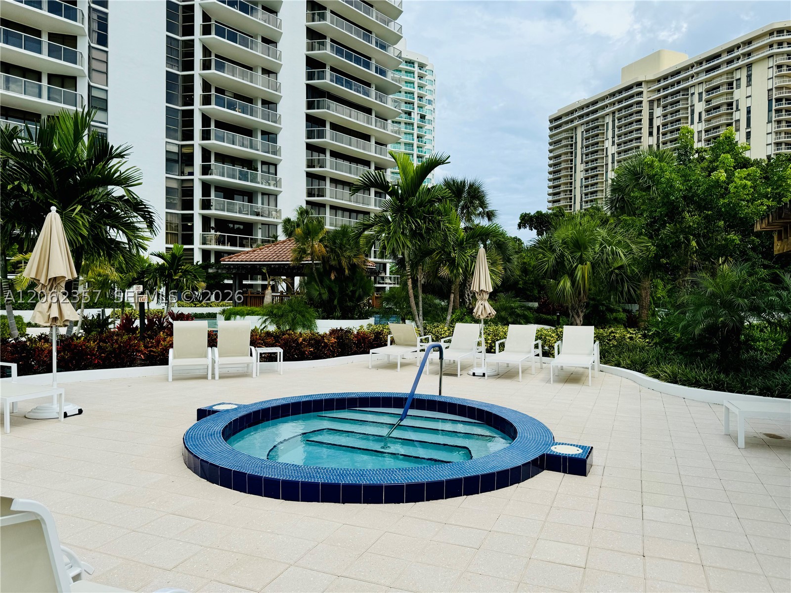 20281 E Country Club Dr #909, Aventura FL 33180