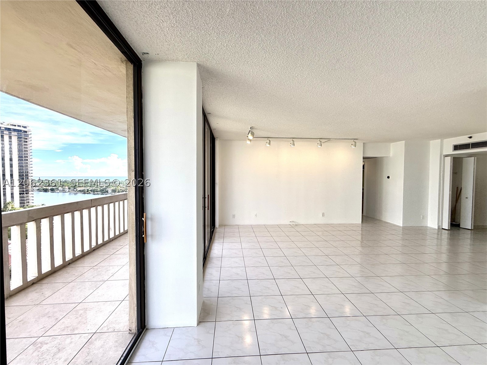 19355 Turnberry Way #12C, Aventura FL 33180