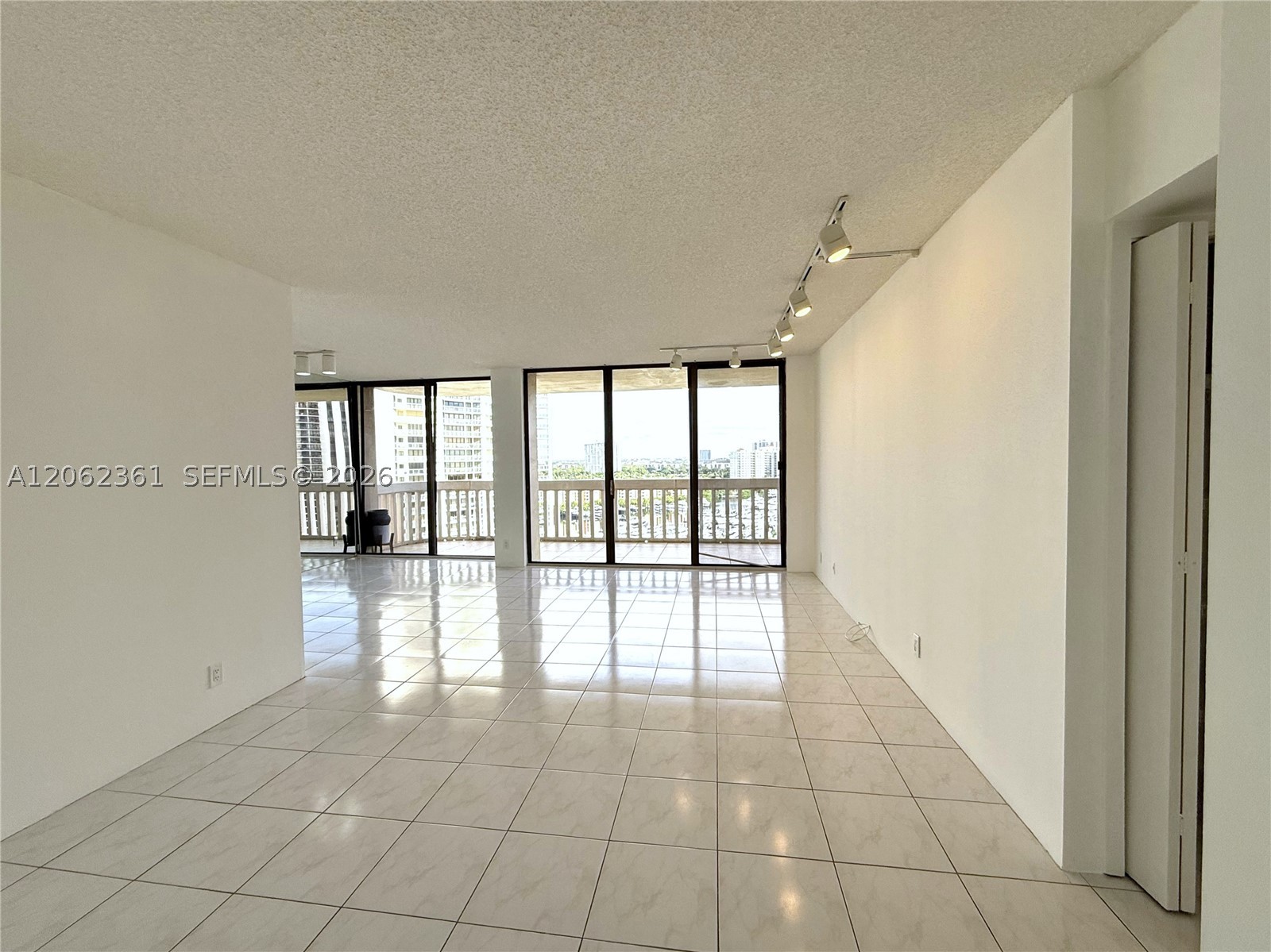 19355 Turnberry Way #12C, Aventura FL 33180
