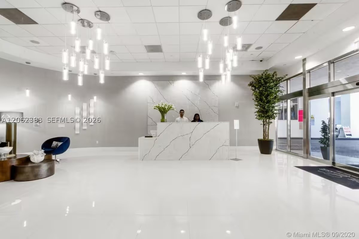 1200 Brickell Bay Dr #2502, Miami FL 33131