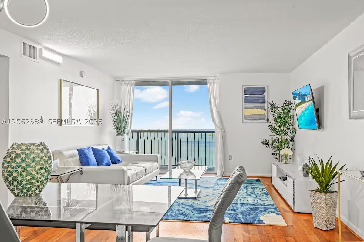 1200 Brickell Bay Dr #2502, Miami FL 33131