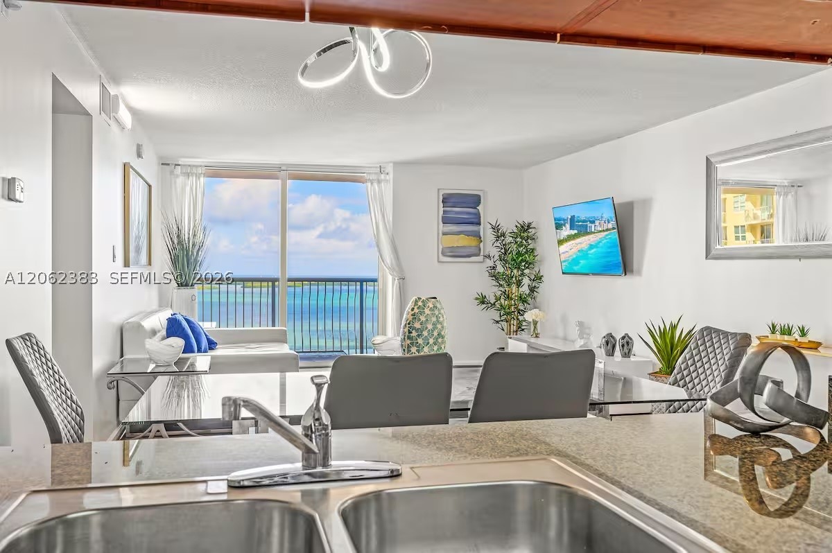 1200 Brickell Bay Dr #2502, Miami FL 33131