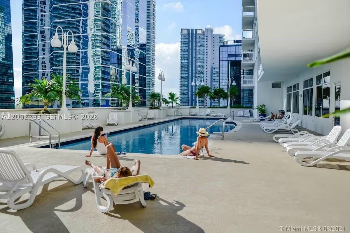 1200 Brickell Bay Dr #2502, Miami FL 33131