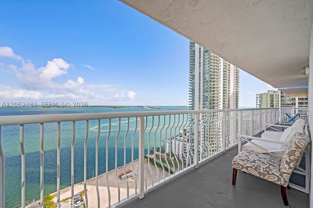 1200 Brickell Bay Dr #2502, Miami FL 33131