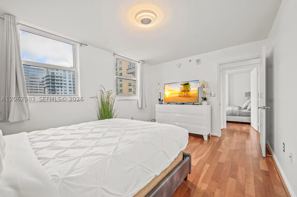 1200 Brickell Bay Dr #2502, Miami FL 33131