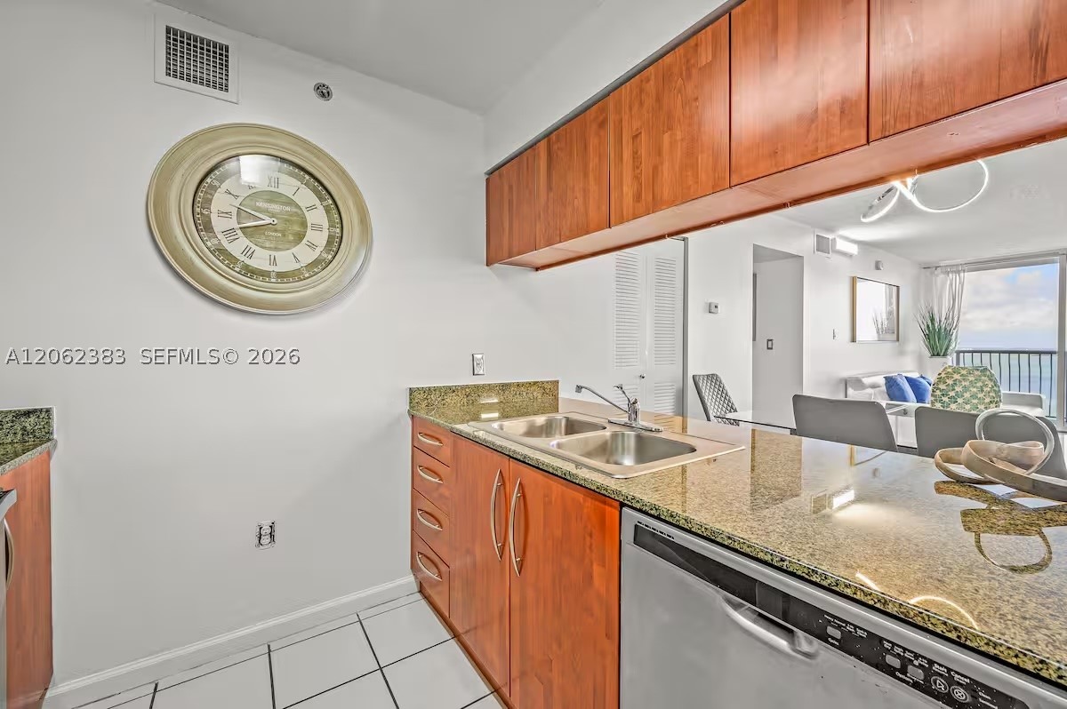 1200 Brickell Bay Dr #2502, Miami FL 33131