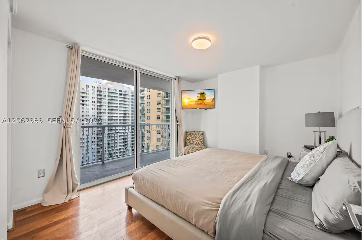 1200 Brickell Bay Dr #2502, Miami FL 33131