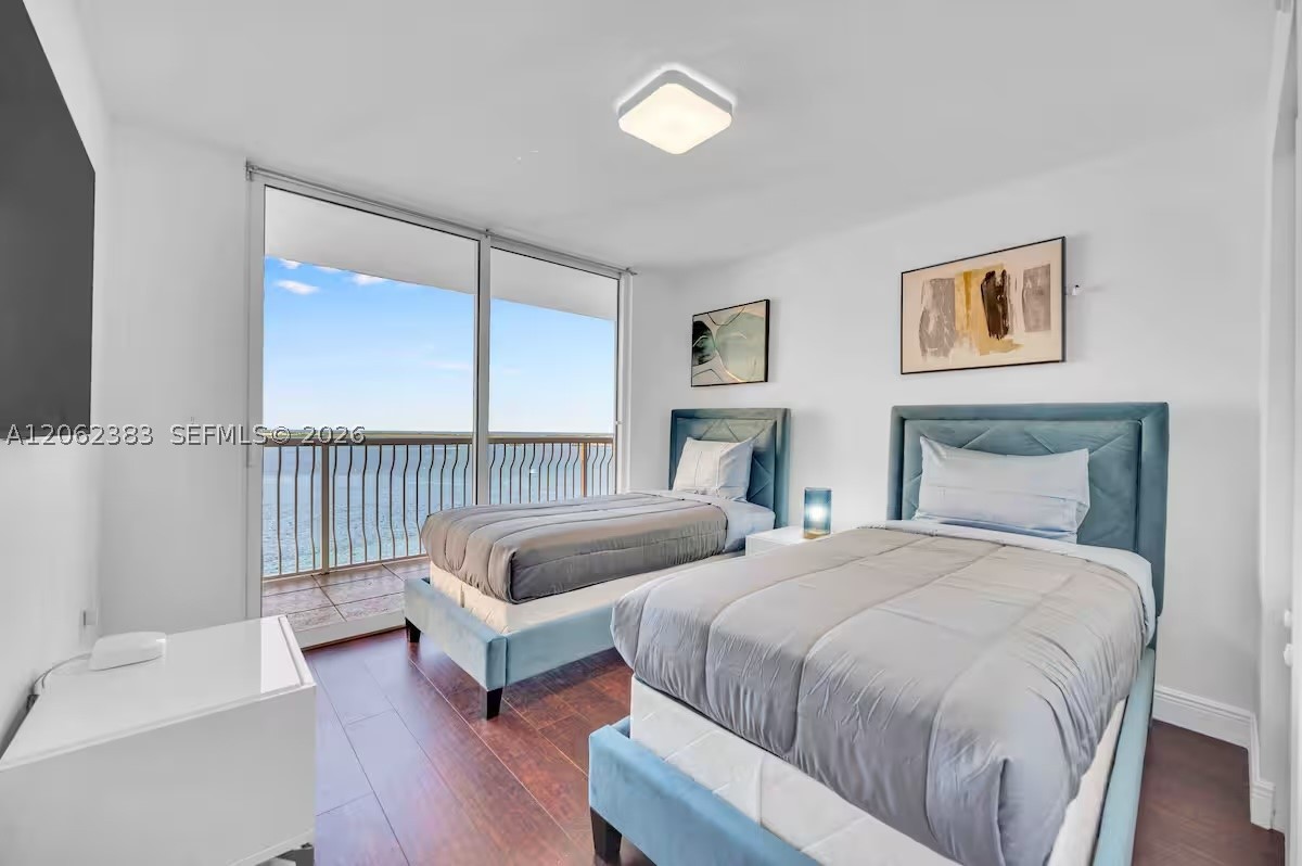 1200 Brickell Bay Dr #2502, Miami FL 33131