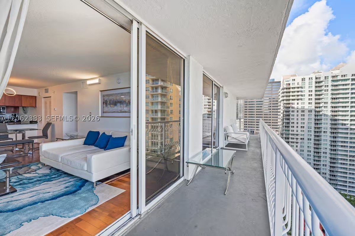 1200 Brickell Bay Dr #2502, Miami FL 33131