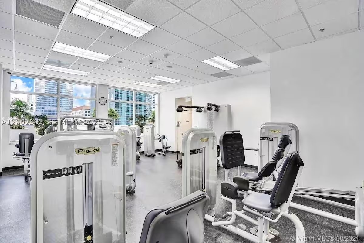 1200 Brickell Bay Dr #2502, Miami FL 33131