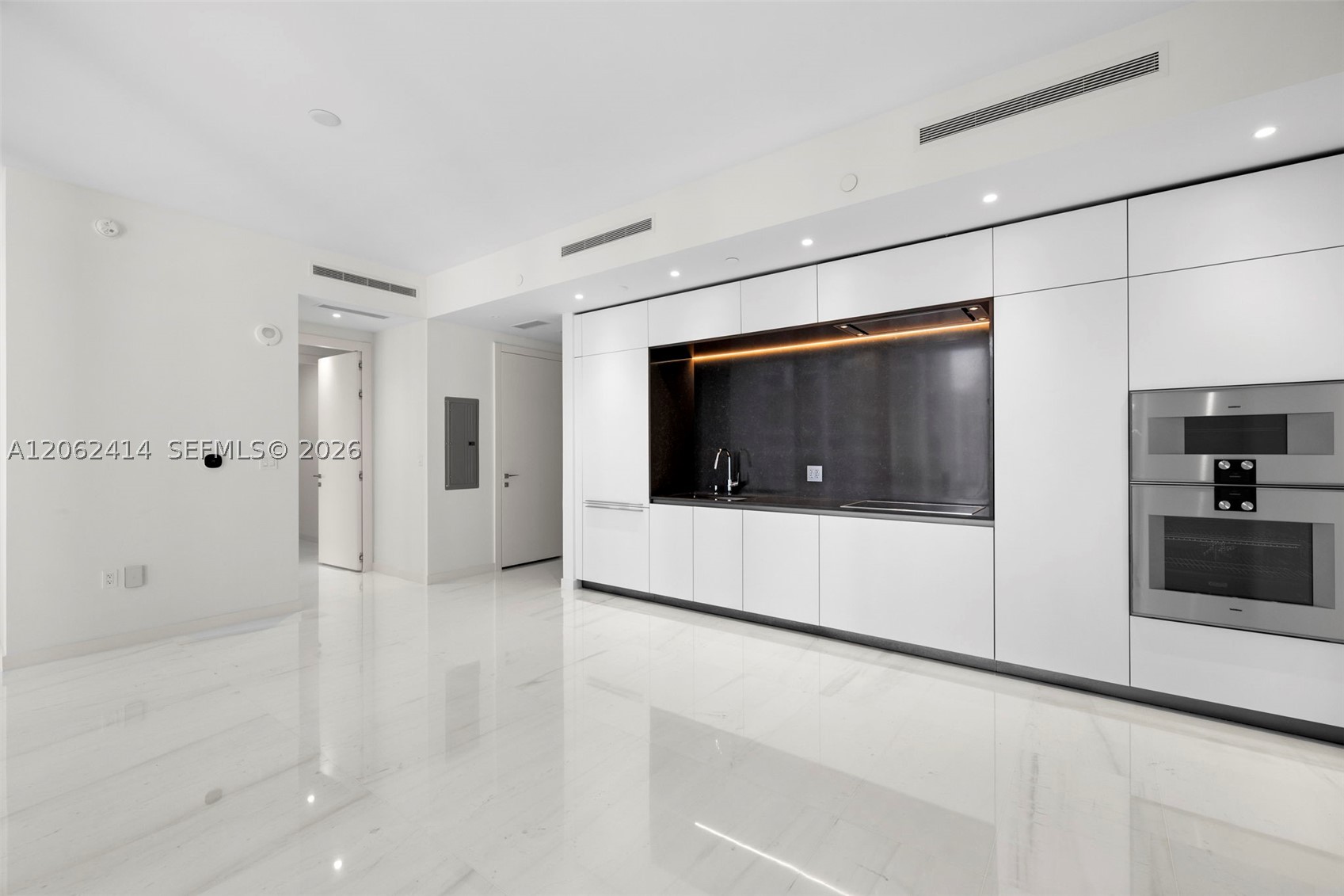 300 Biscayne Blvd Way #1708, Miami FL 33131
