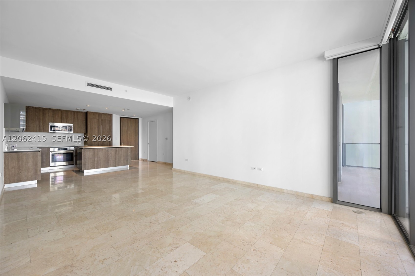 68 SE 6th St #910, Miami FL 33131