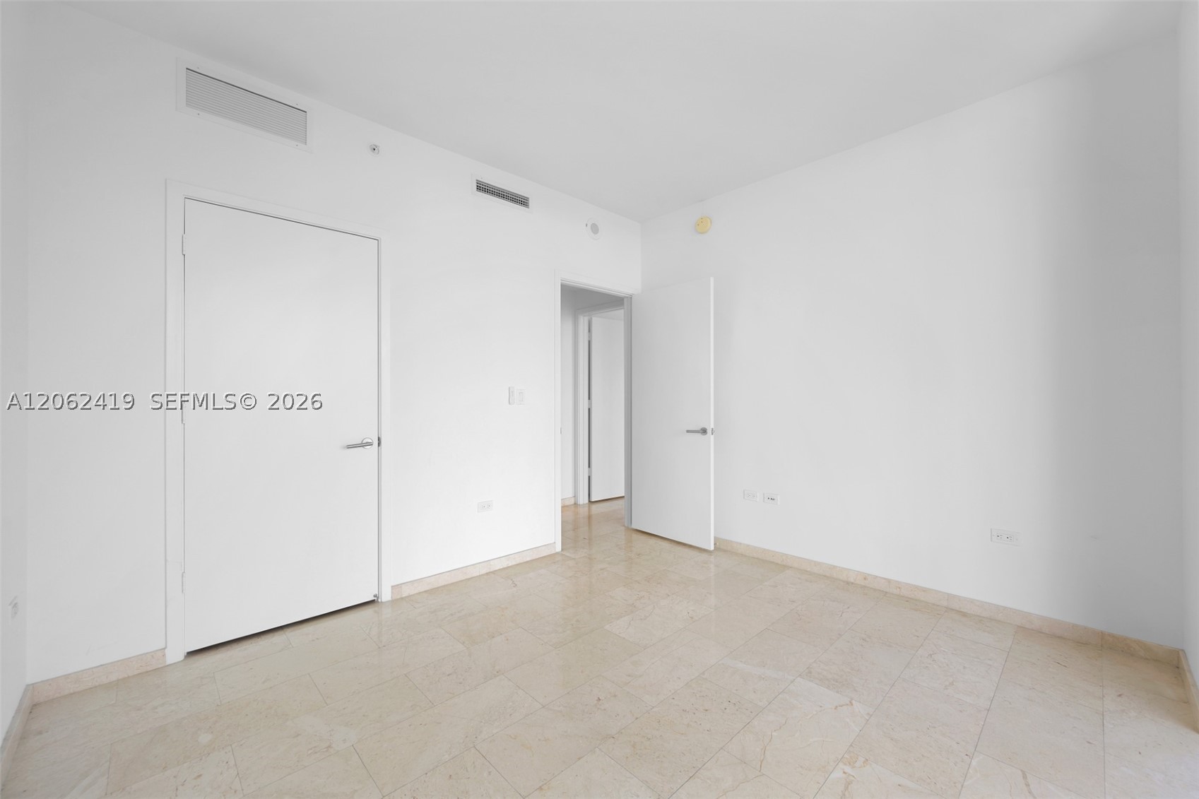 68 SE 6th St #910, Miami FL 33131