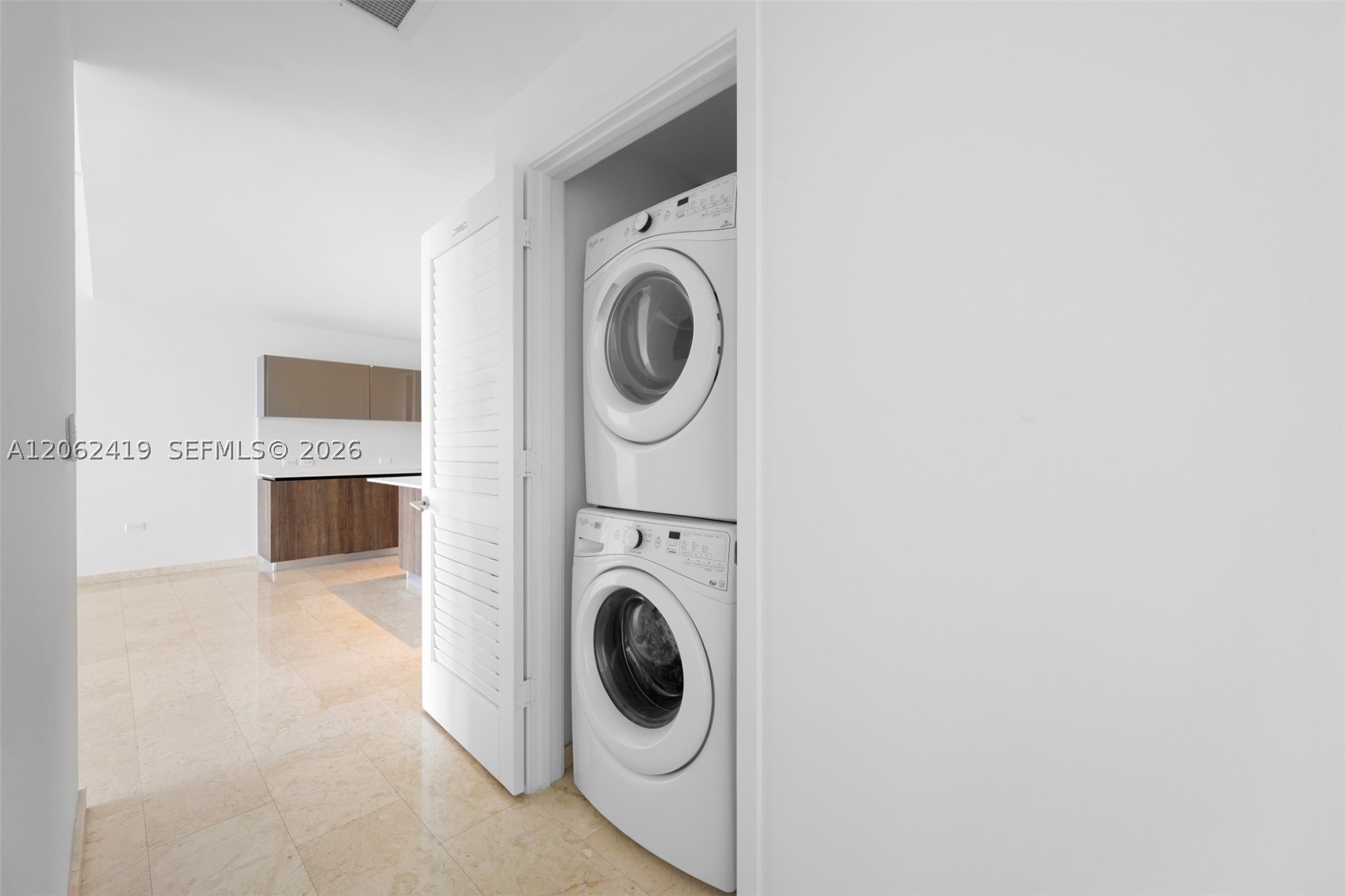 68 SE 6th St #910, Miami FL 33131