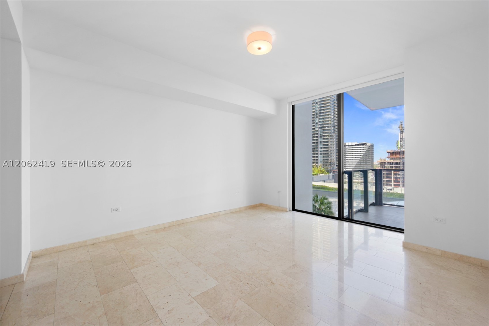 68 SE 6th St #910, Miami FL 33131