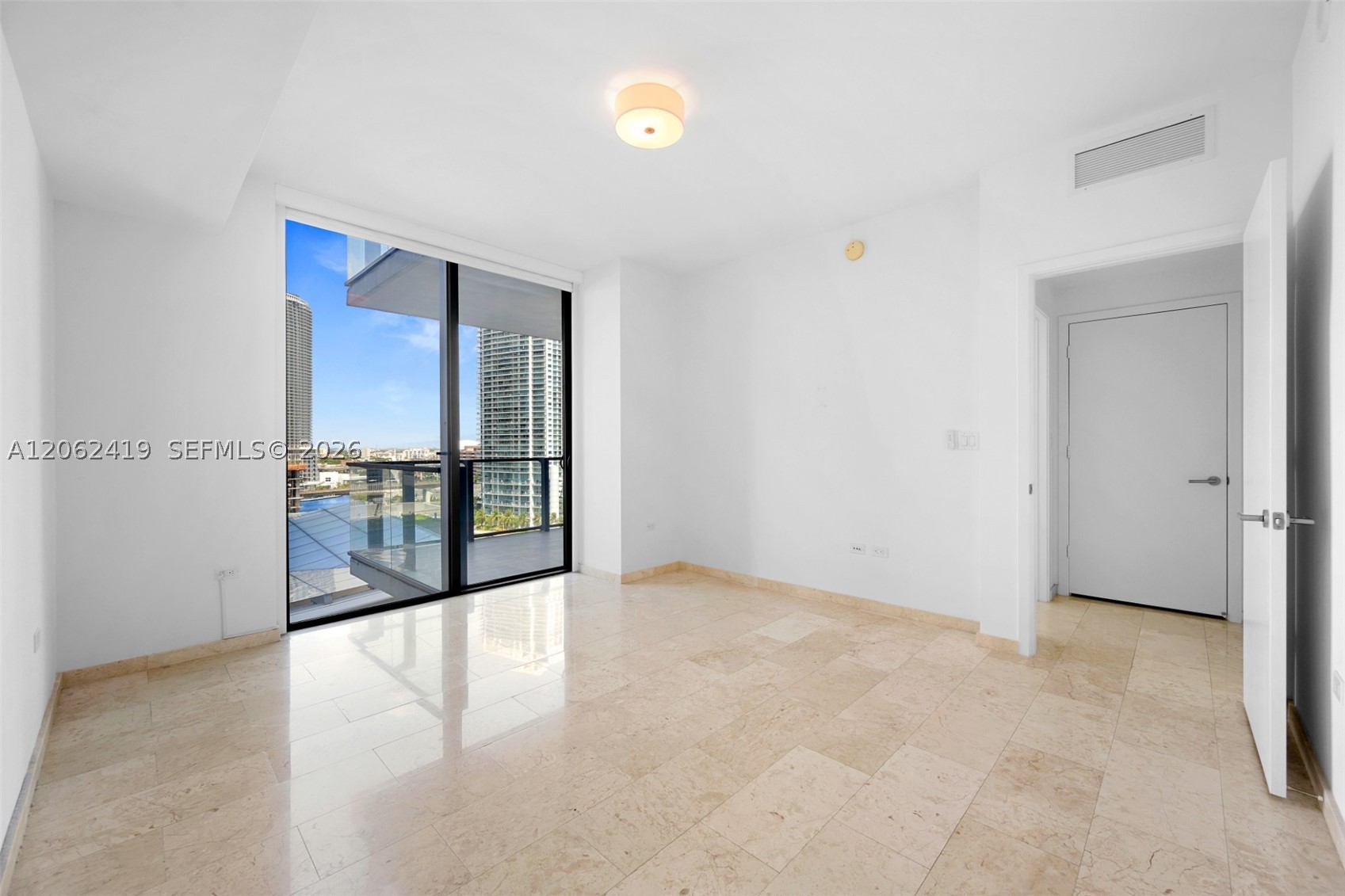 68 SE 6th St #910, Miami FL 33131