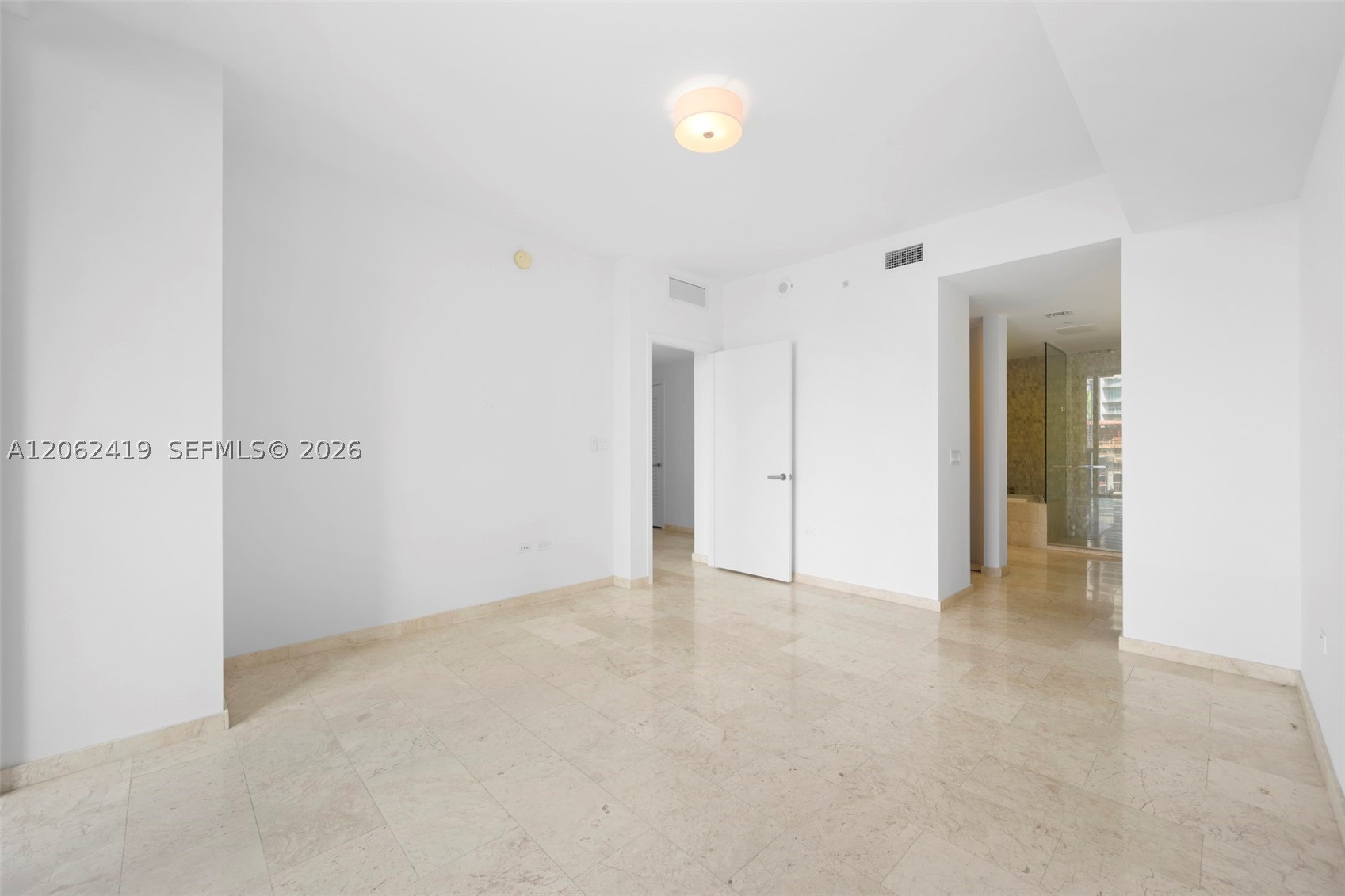 68 SE 6th St #910, Miami FL 33131