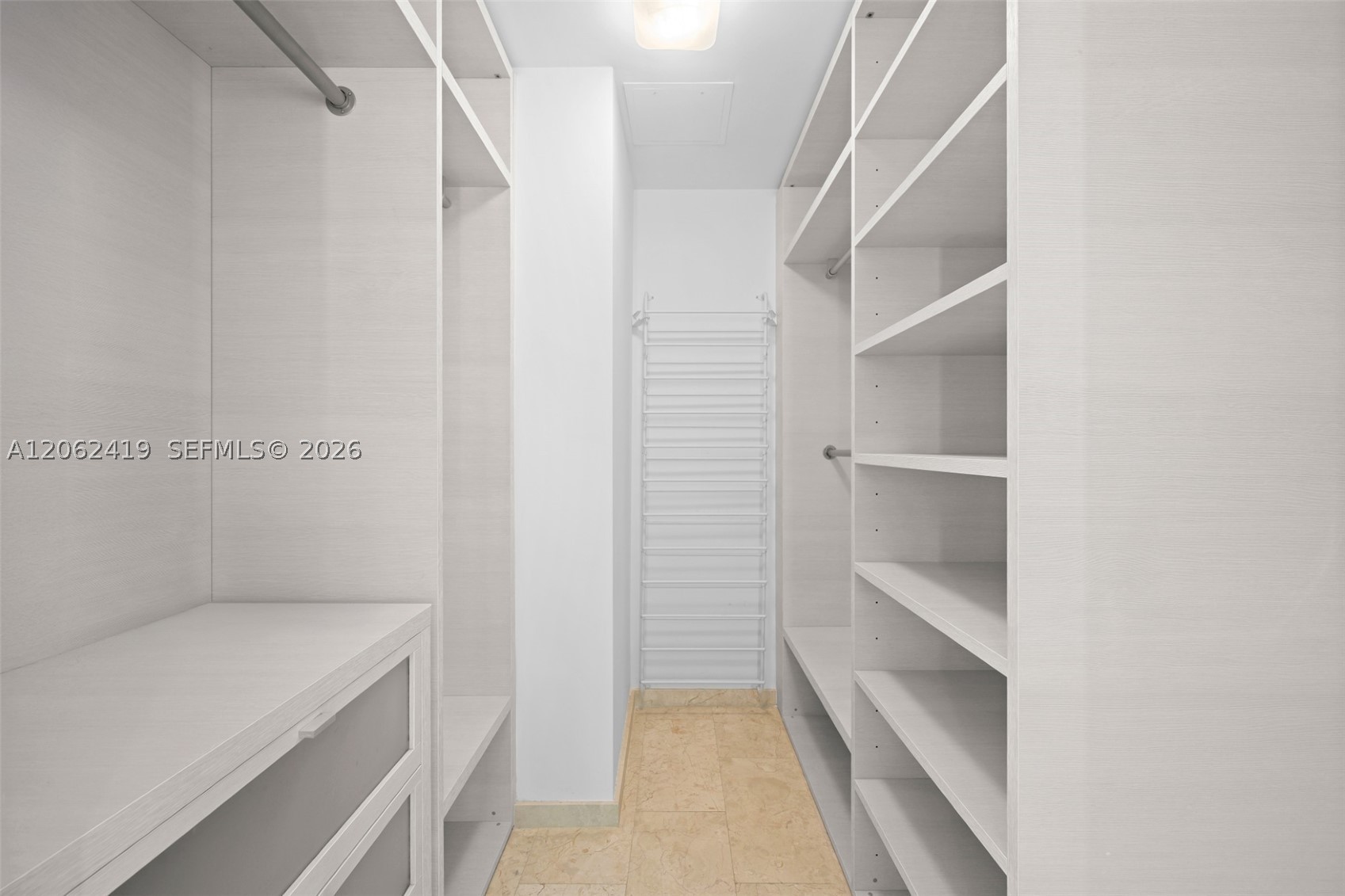 68 SE 6th St #910, Miami FL 33131
