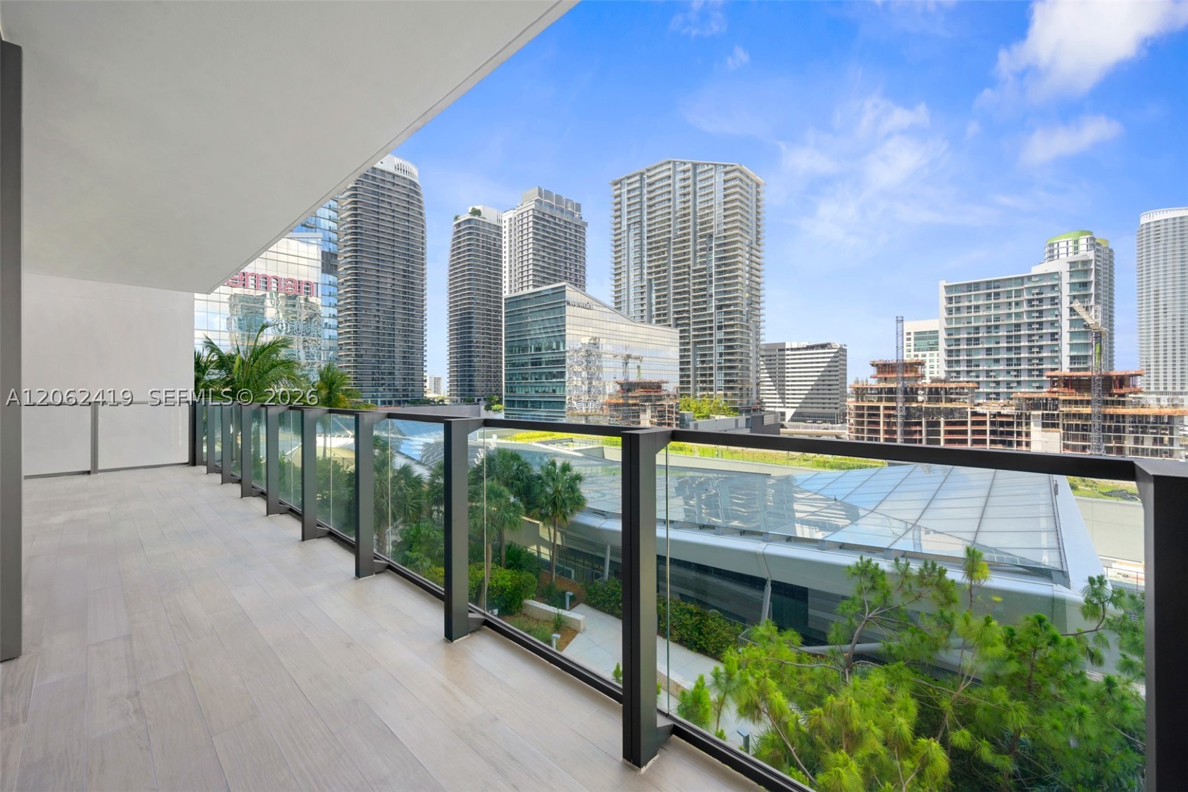 68 SE 6th St #910, Miami FL 33131