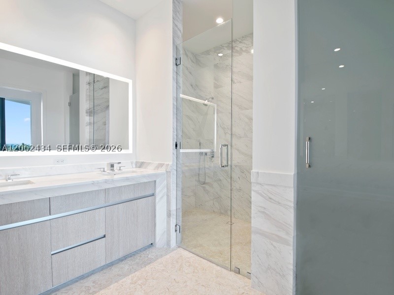 2811 S Bayshore Dr #5C, Coconut Grove FL 33133
