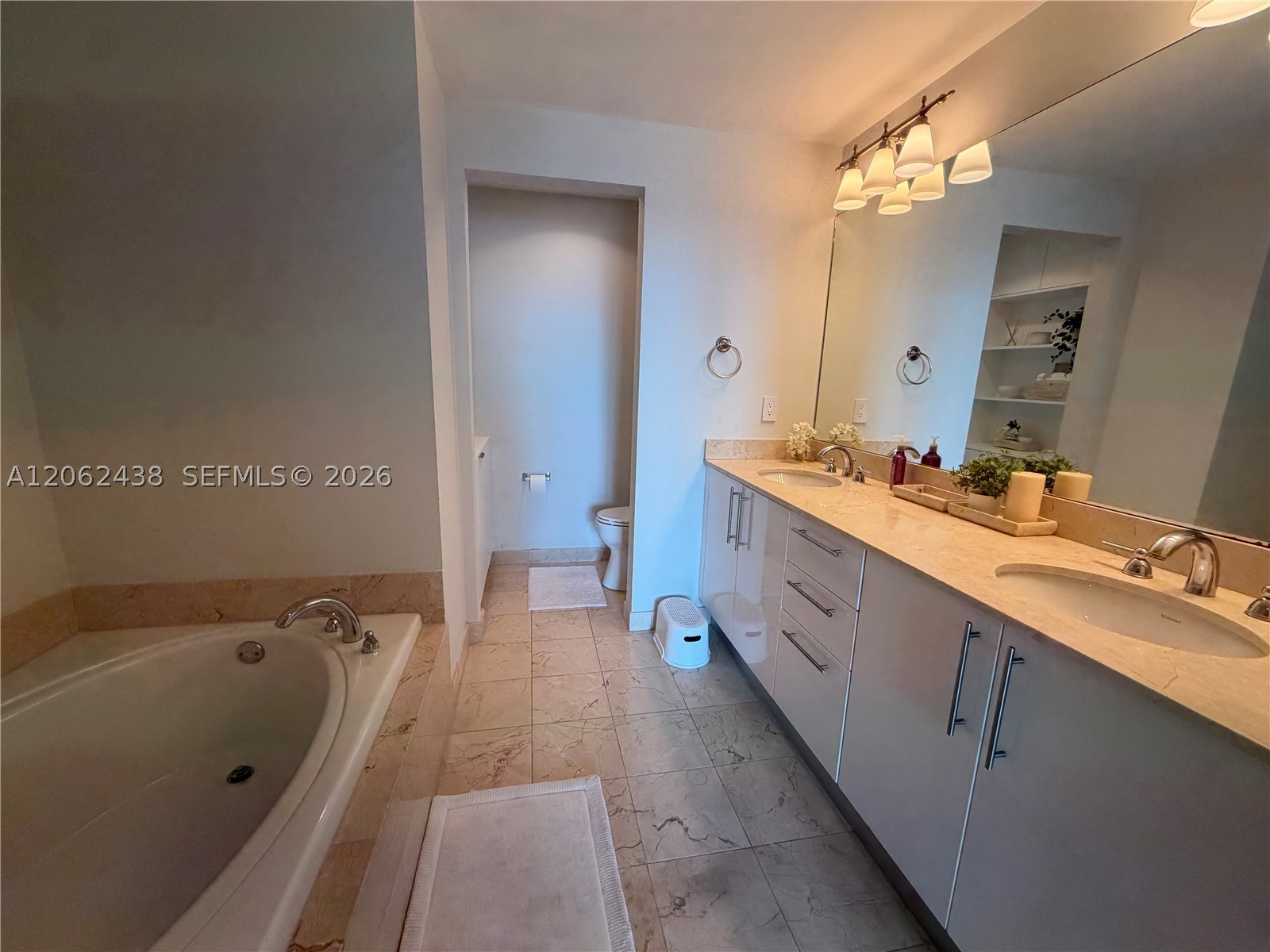 3330 NE 190th St #2711, Aventura FL 33180