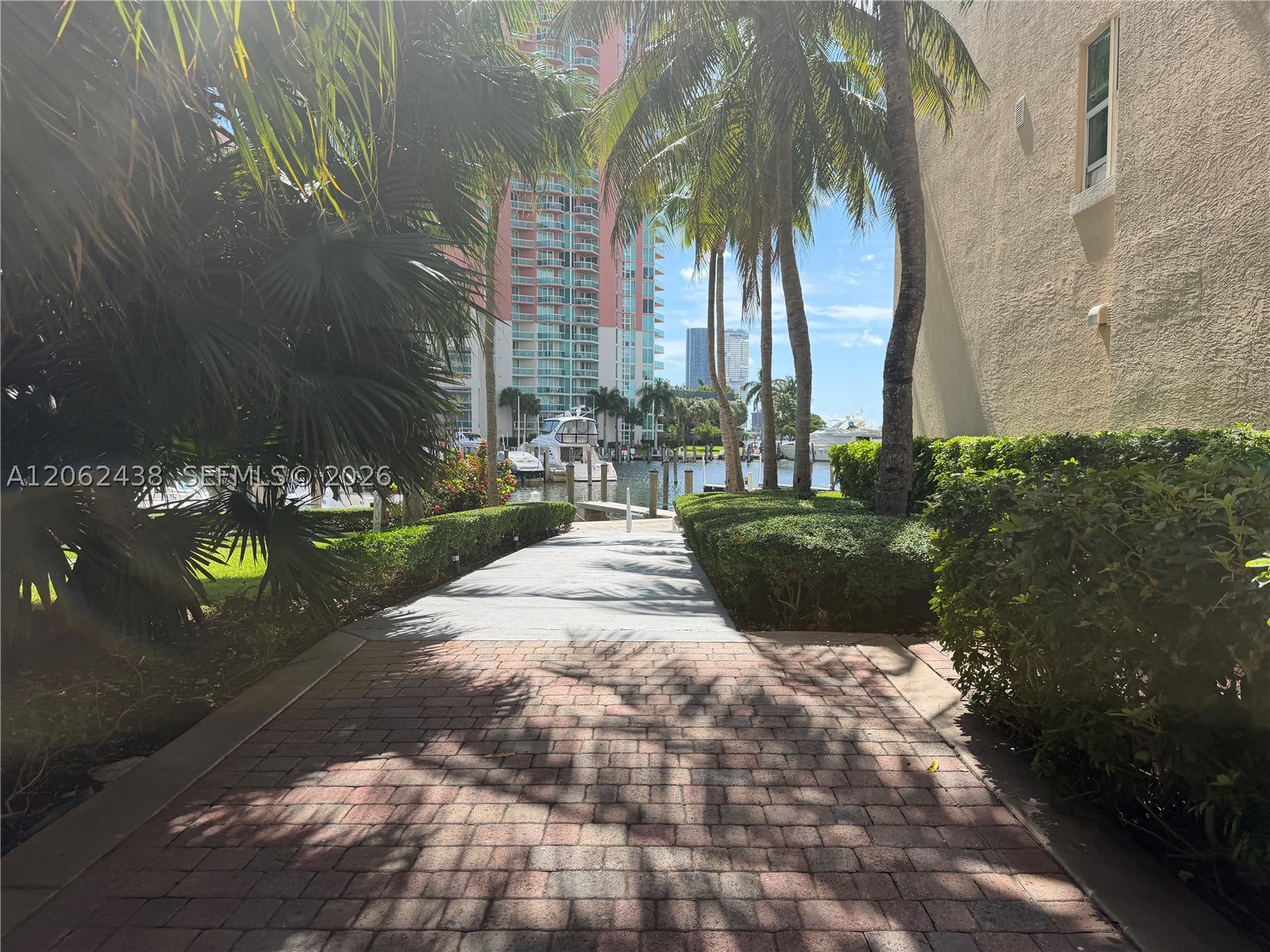 3330 NE 190th St #2711, Aventura FL 33180