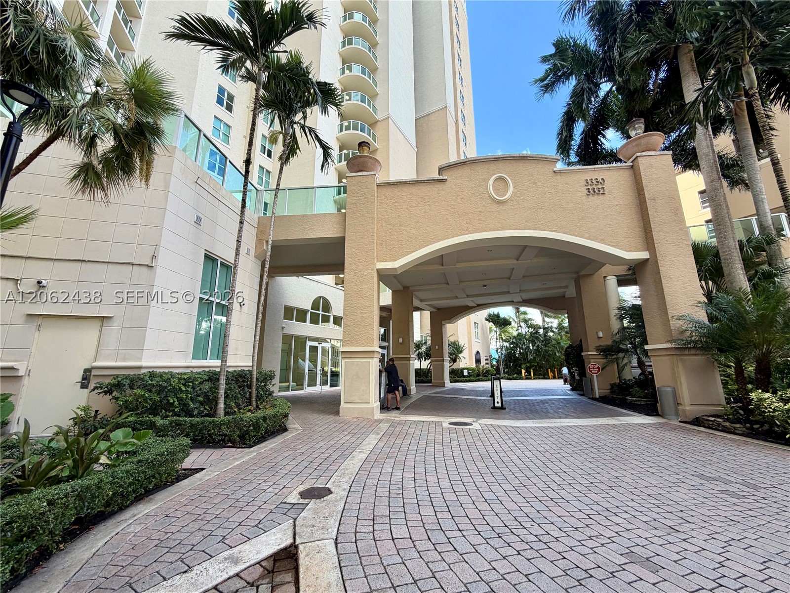 3330 NE 190th St #2711, Aventura FL 33180