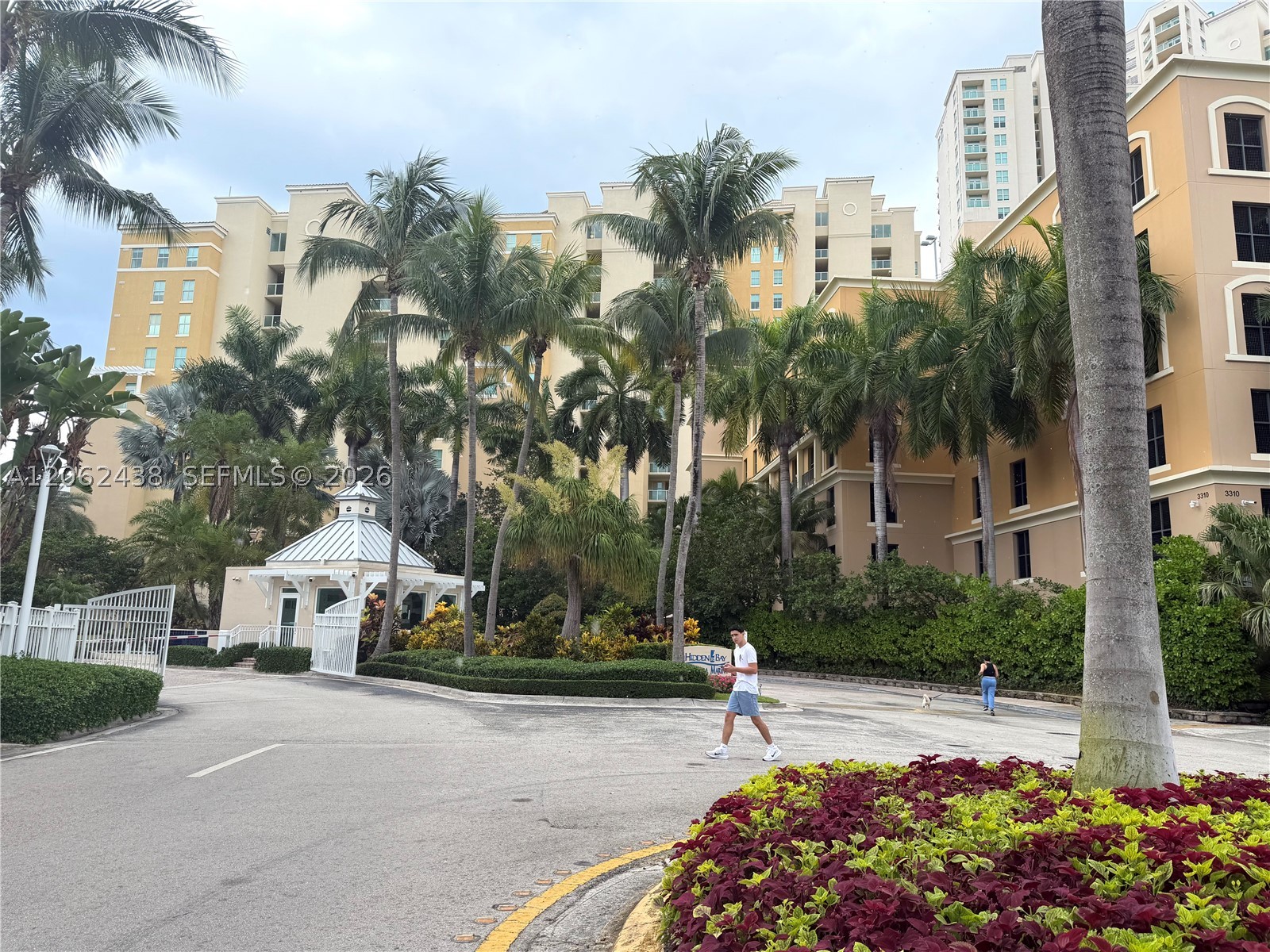 3330 NE 190th St #2711, Aventura FL 33180