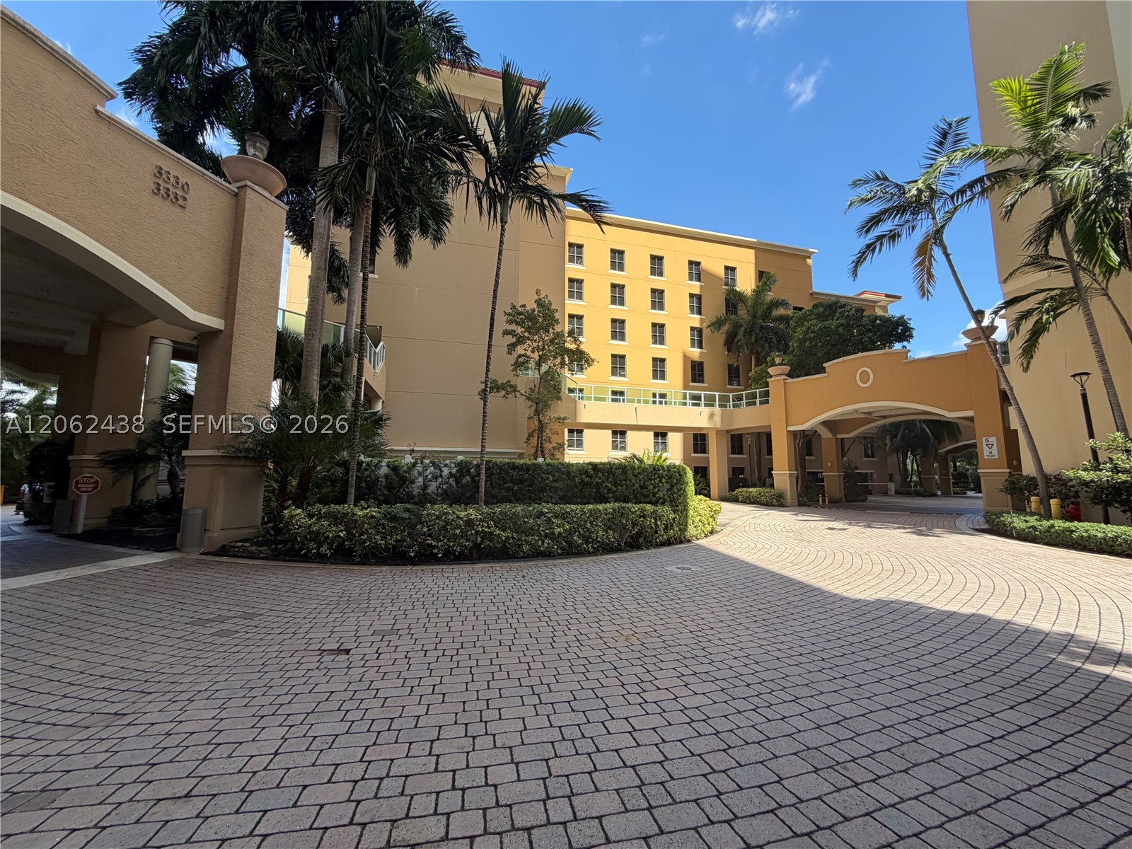 3330 NE 190th St #2711, Aventura FL 33180