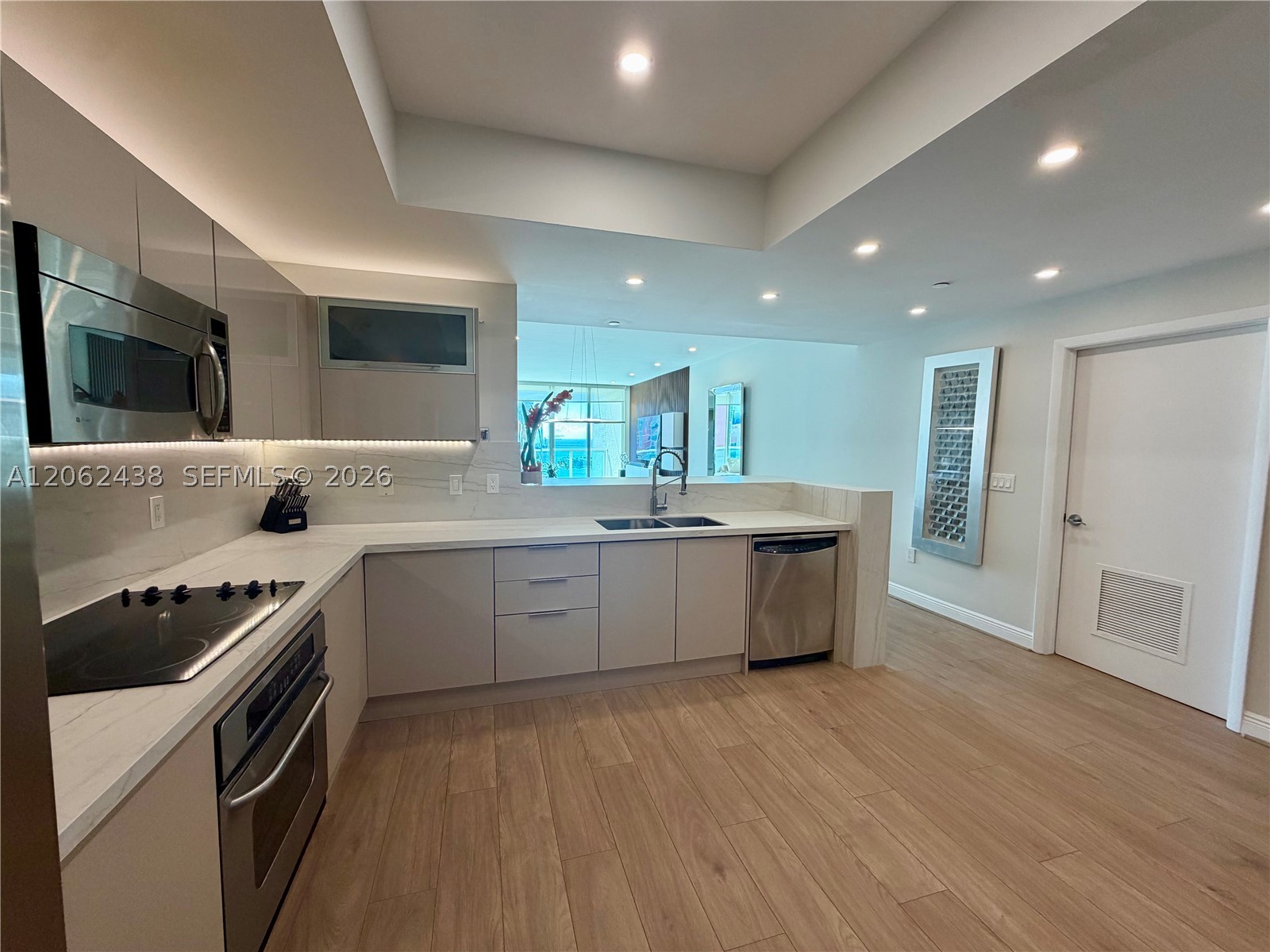 3330 NE 190th St #2711, Aventura FL 33180