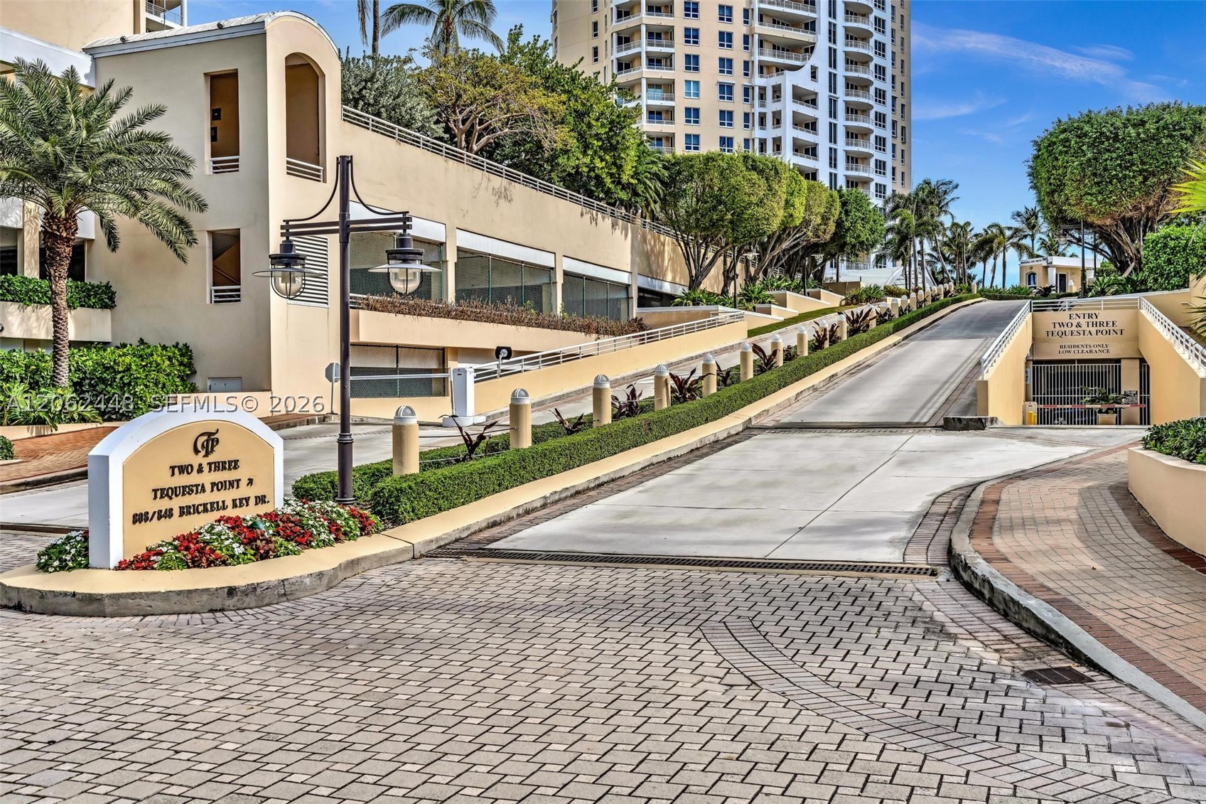 848 Brickell Key Dr #1805, Miami FL 33131