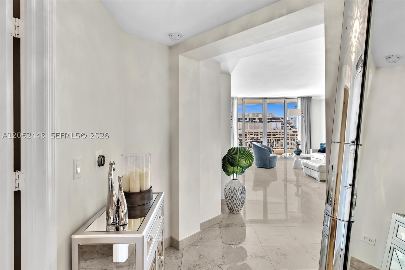 848 Brickell Key Dr #1805, Miami FL 33131