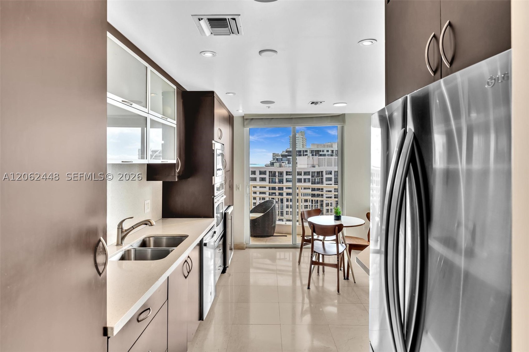 848 Brickell Key Dr #1805, Miami FL 33131