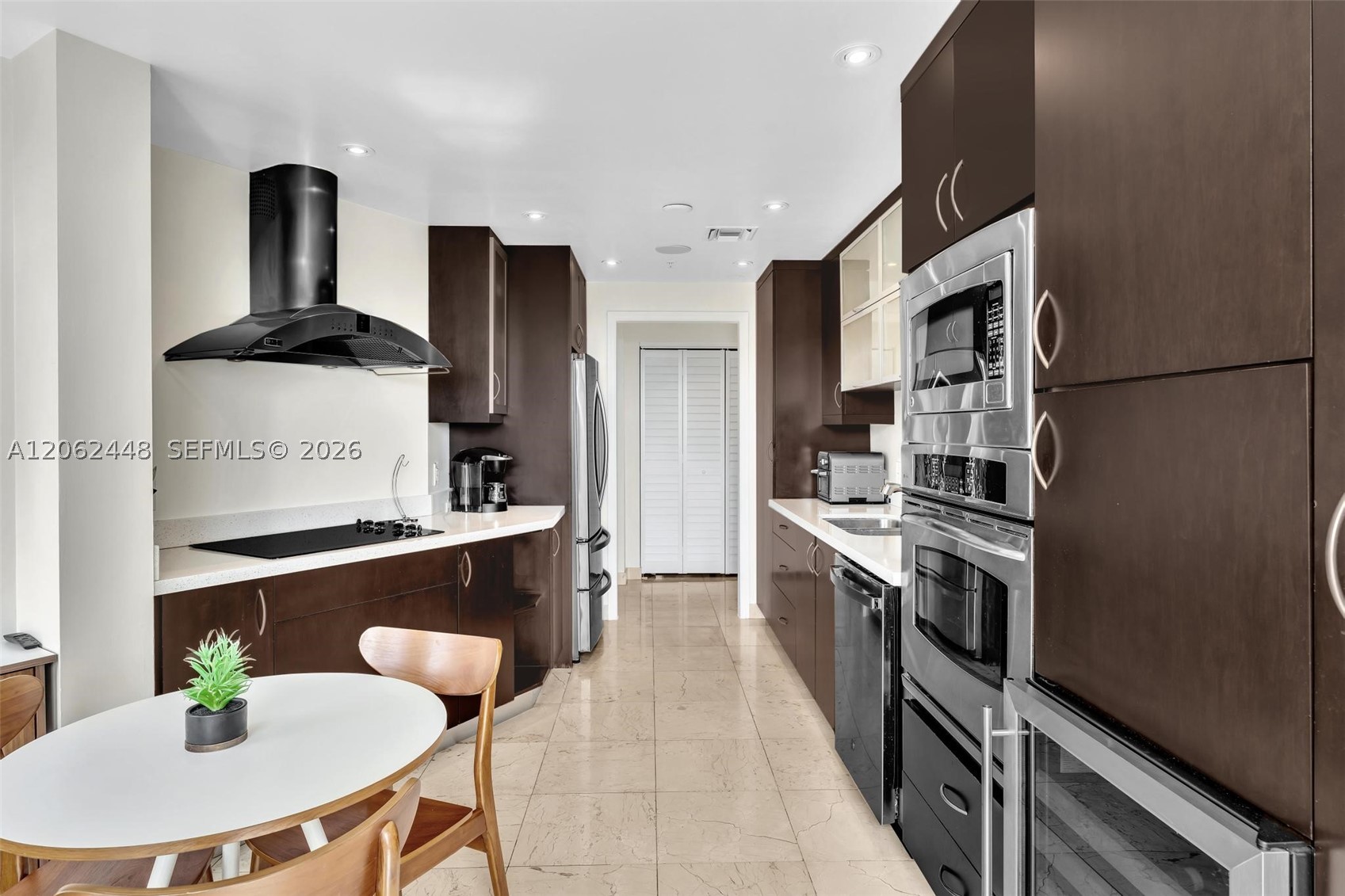 848 Brickell Key Dr #1805, Miami FL 33131