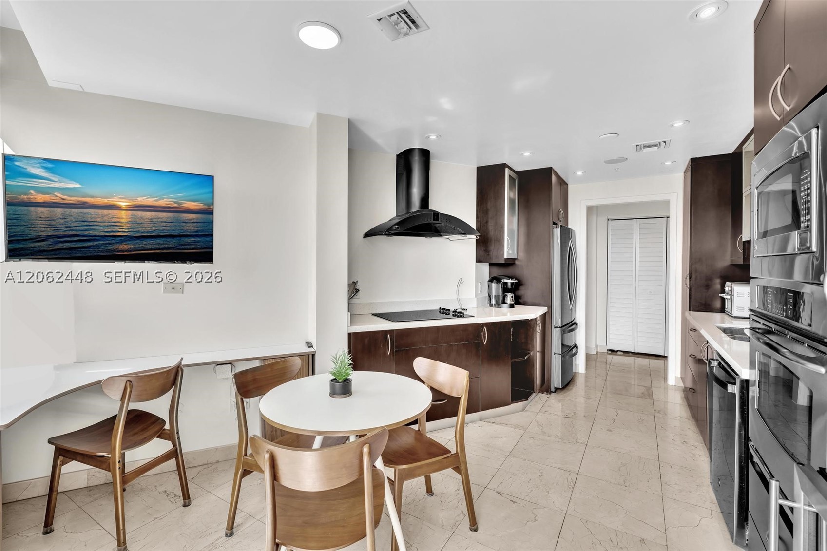 848 Brickell Key Dr #1805, Miami FL 33131