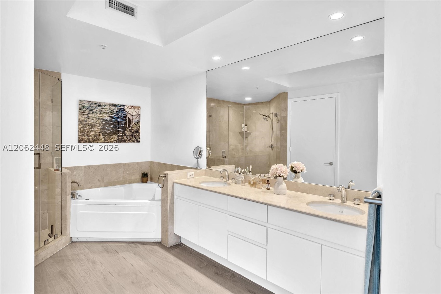 848 Brickell Key Dr #1805, Miami FL 33131
