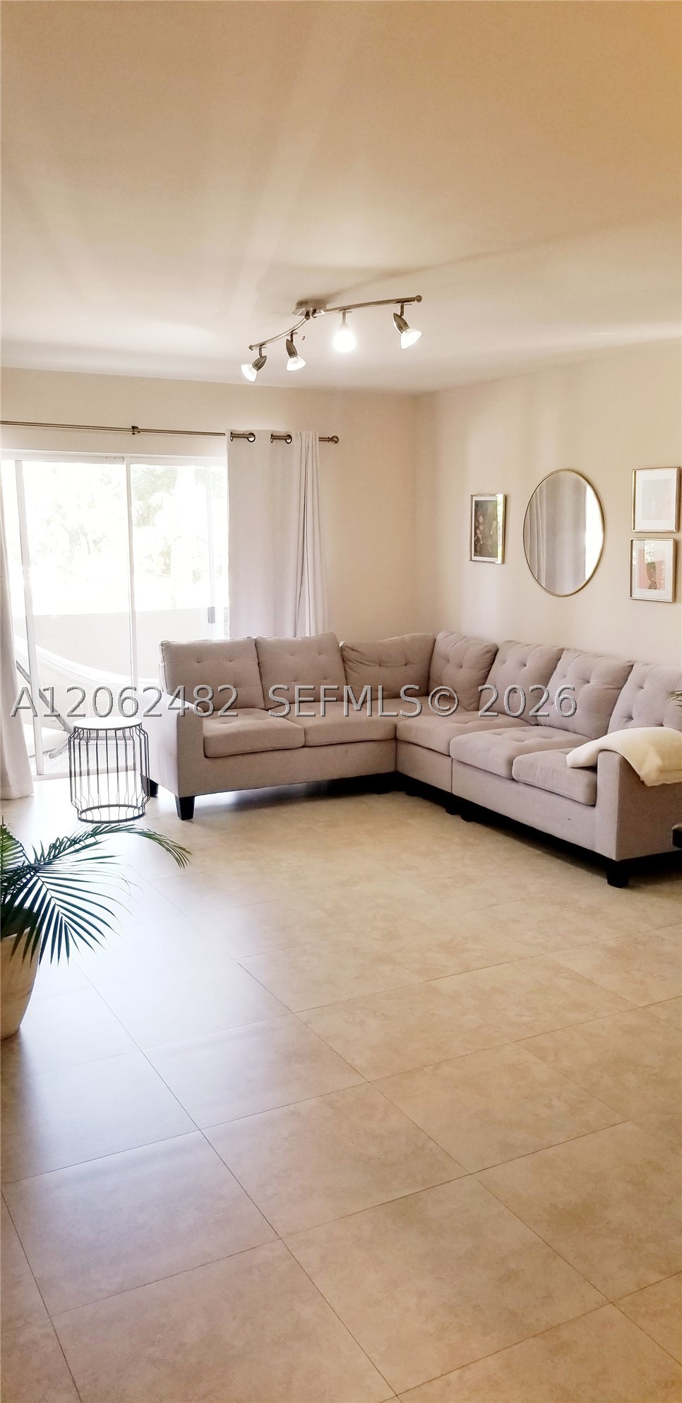 6886 N Kendall Dr #D202, Pinecrest FL 33156
