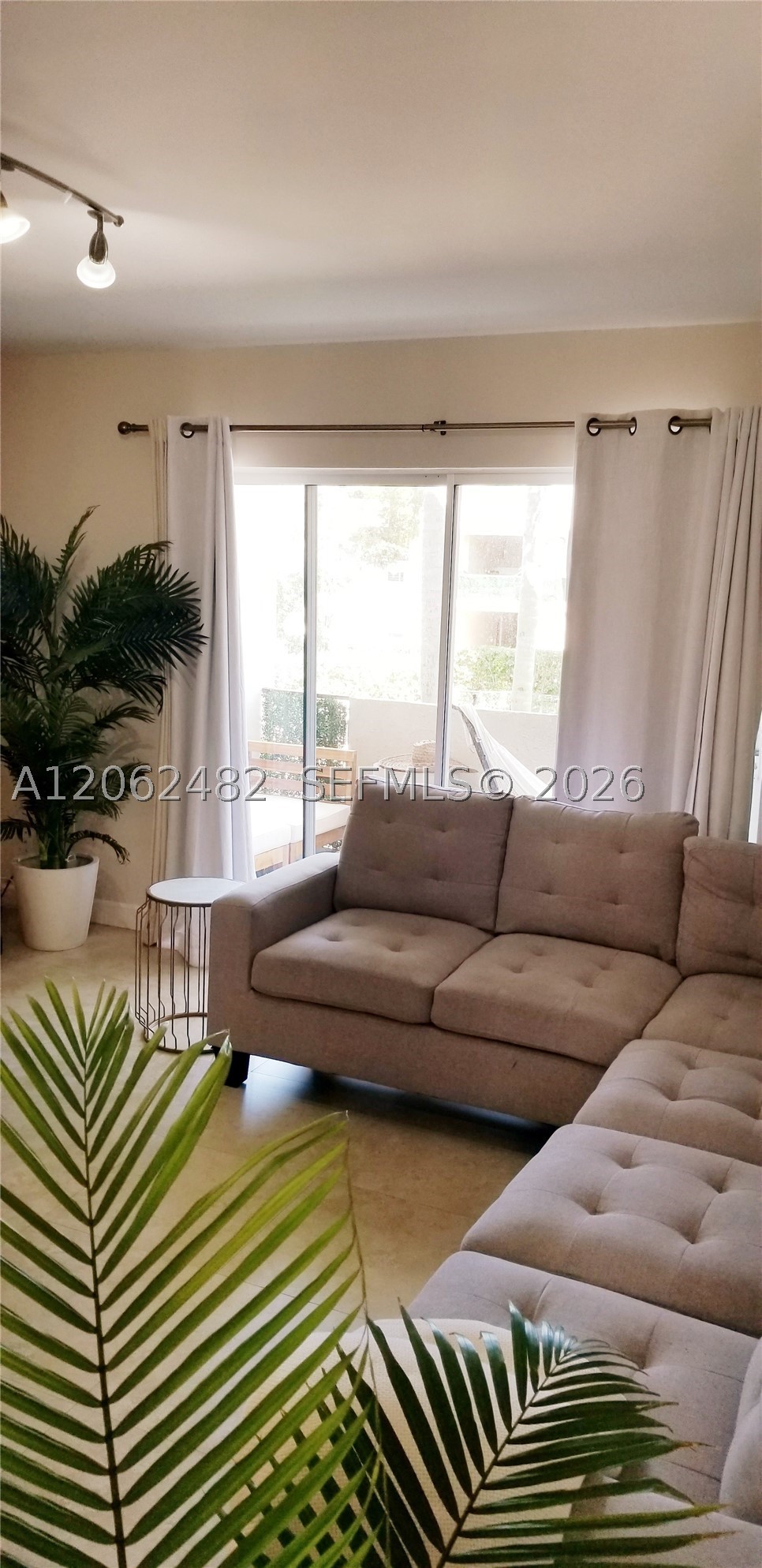 6886 N Kendall Dr #D202, Pinecrest FL 33156