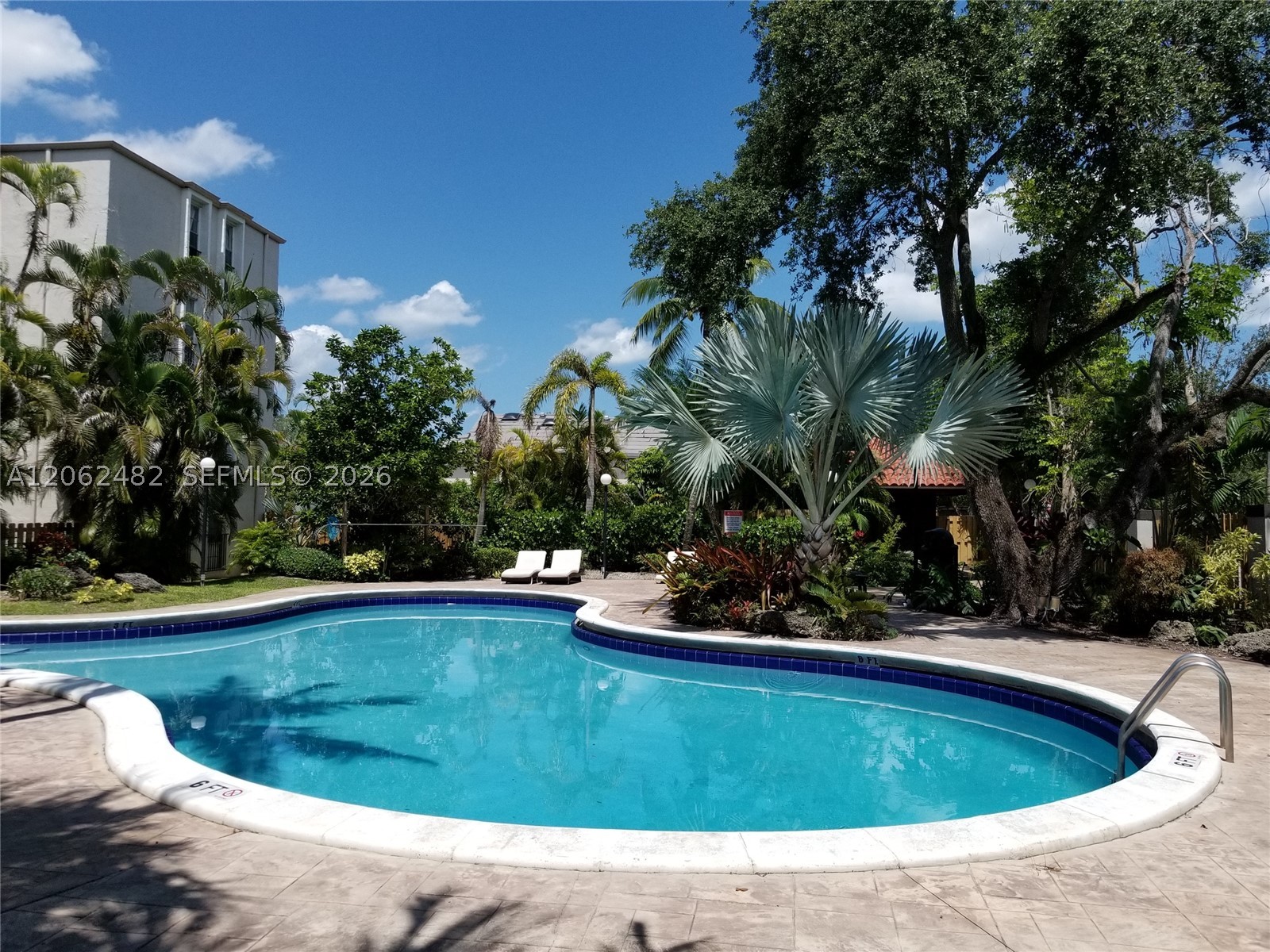6886 N Kendall Dr #D202, Pinecrest FL 33156