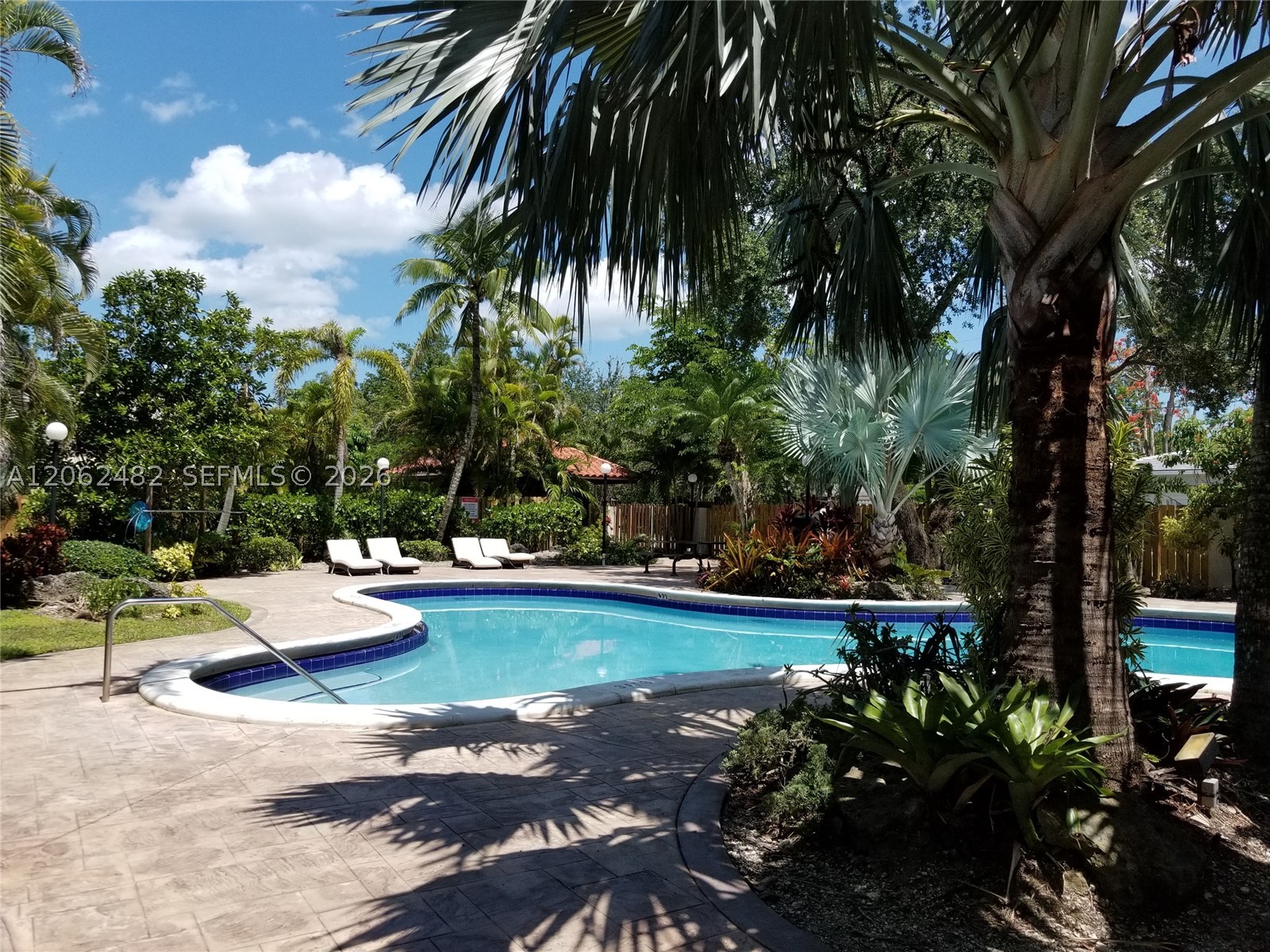 6886 N Kendall Dr #D202, Pinecrest FL 33156