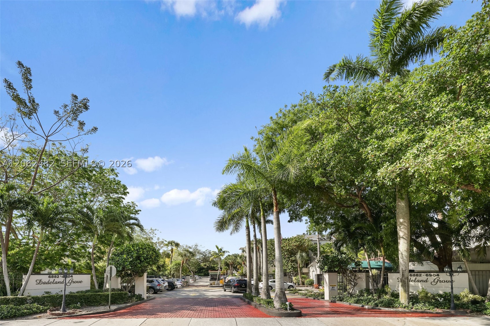 6886 N Kendall Dr #D202, Pinecrest FL 33156
