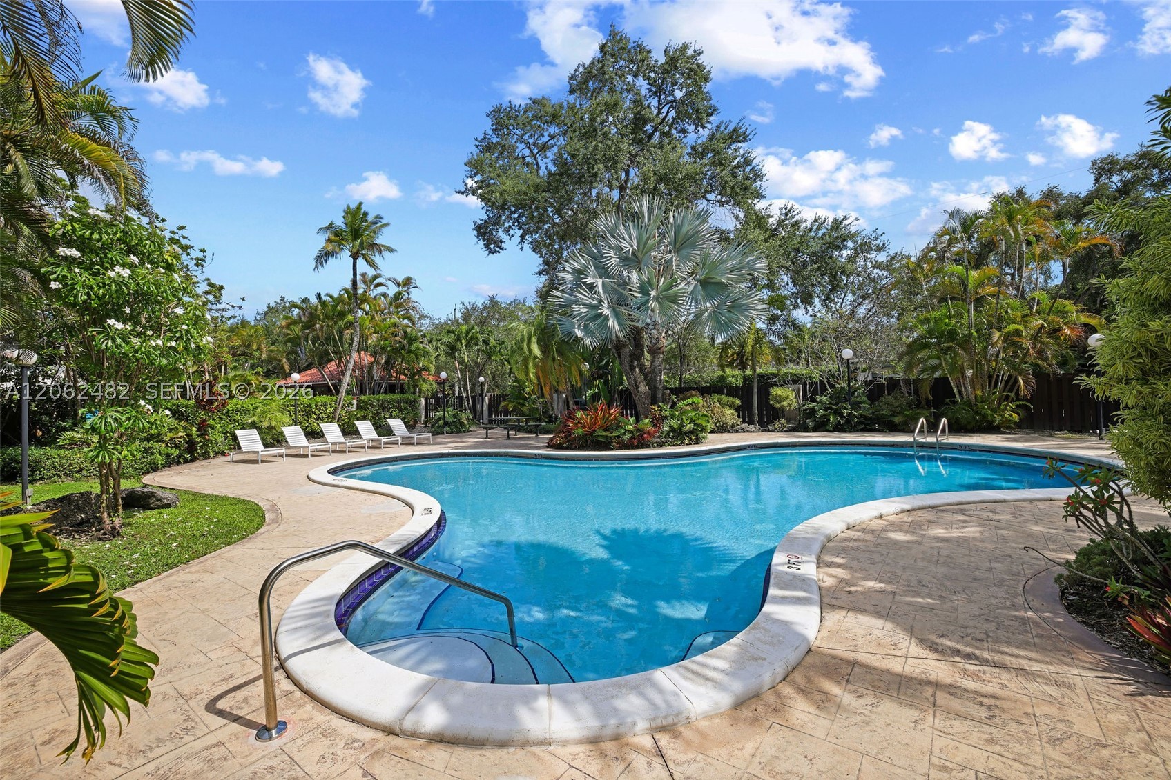 6886 N Kendall Dr #D202, Pinecrest FL 33156