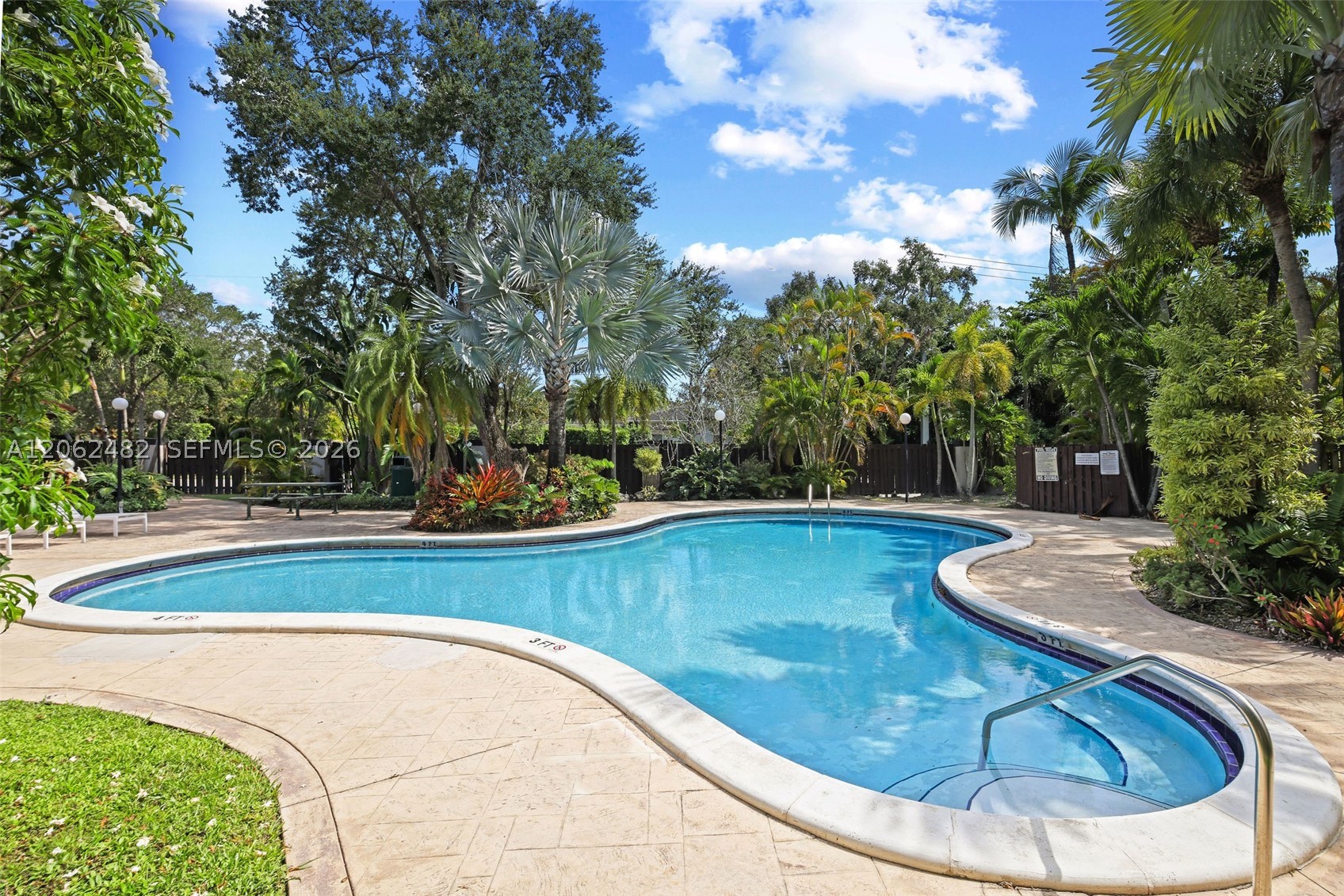 6886 N Kendall Dr #D202, Pinecrest FL 33156