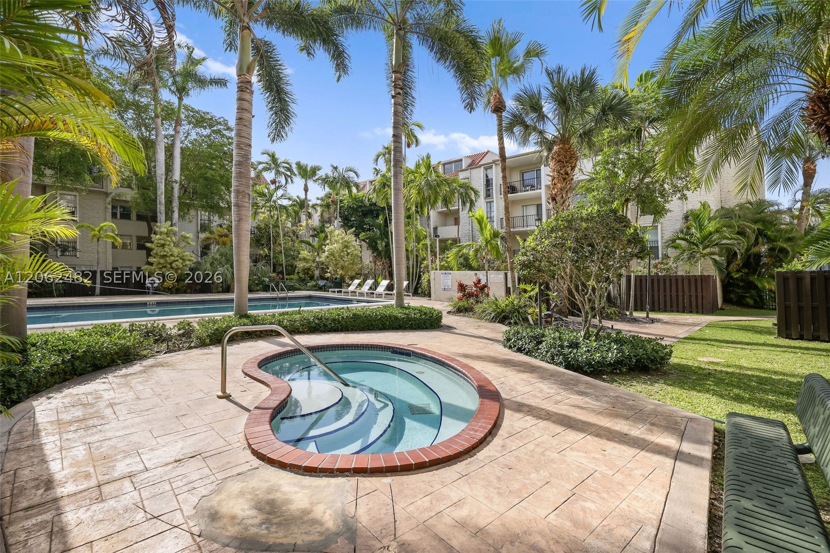 6886 N Kendall Dr #D202, Pinecrest FL 33156