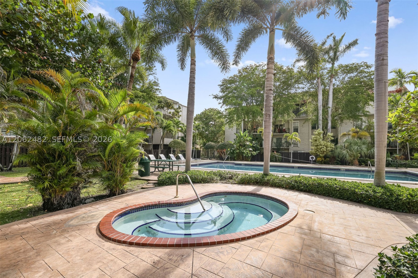 6886 N Kendall Dr #D202, Pinecrest FL 33156